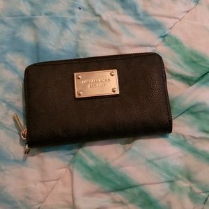 Great condition Micheal Kors wallet